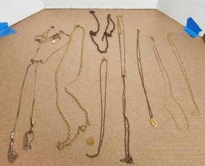 lot 56 image: Selection of jewelry - necklaces