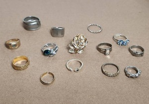 lot 64 image: Selection of jewelry - rings