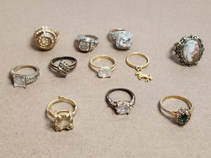 lot 66 image: Selection of jewelry - rings
