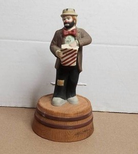 lot 82 image: Vintage Emmett Kelly Jr Flambro Porcelain Clown Figurine - Weary Willie - Music Box -signed and dated