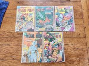 lot 107 image: Selection of vintage comics - DC - Metal Men