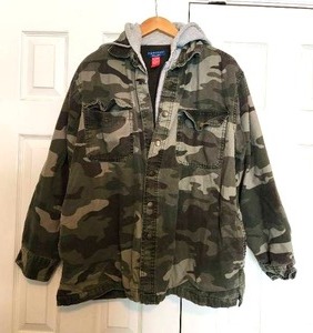 lot 160 image: Very nice condition green camo hooded zip up sweatshirt - Puritan - M(38-40)