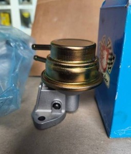 lot 34 image: FUEL PUMP W GASKETS VOLKSWAGEN BUG BUS GHIA SUPER 1971-1972 - .