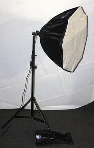 lot 2 image: Limo Studio Octagonal Photography Softbox with Diffuser Cover on a Tripod Light Stand