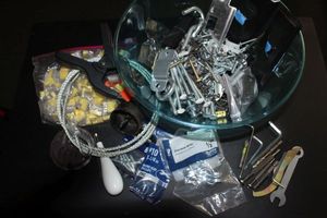 lot 19 image: Variety of hardware