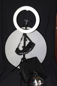 lot 101 image: Large 19 Ring Light with Stand, Diffuser 41in diameter carry bags for all&nbsp