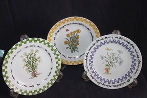 lot 117 image: Lynns Fine China, Robin Wood Country decorative Plates