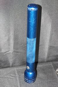 lot 118 image: Blue Mag flashlight