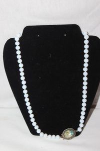 lot 157 image: Vintage Milk Glass beaded Necklace