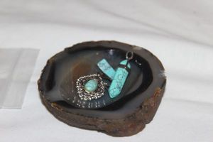 lot 190 image: Polished Geod and Turquois Pieces