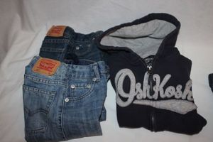 lot 221 image: Childrens clothing