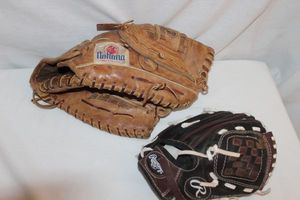 lot 243 image: Baseball Gloves