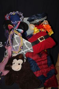 lot 280 image: Childrens dress-up costumes and apparel&nbsp