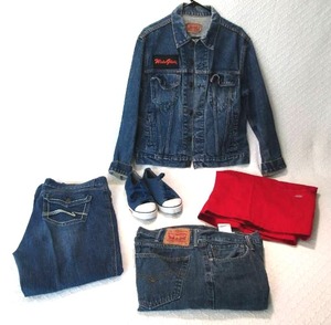 lot 536 image: Levis jeans, jacket, tennis shoes and Dickies red shorts plus Vanilla Star jeans
