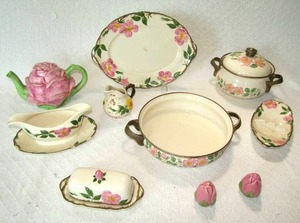 lot 541 image: Vintage Gladding McBean & Co. Franciscan dishware and Les Roses Tea pot