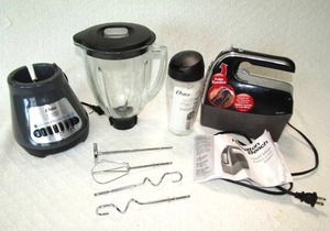 lot 542 image: Oster blender and Hamilton Beach electric hand mixer with accessories