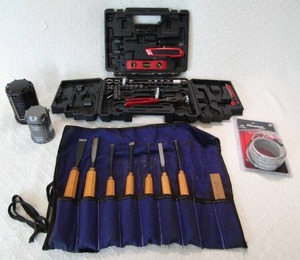 lot 543 image: Assorted tools including chisel set, mini lanterns, and more as shown