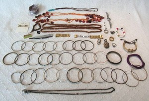 lot 549 image: Assorted fashion jewelry as shown