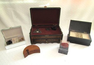 lot 551 image: Assorted fashion jewelry, jewelry boxes and a unique rose wood crescent jewelry box