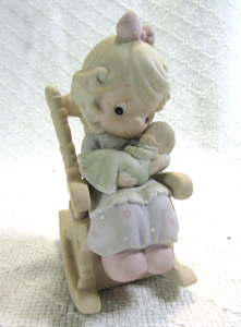 lot 571 image: Enesco Precious Moments 1995 Love never leaves a mothers arms