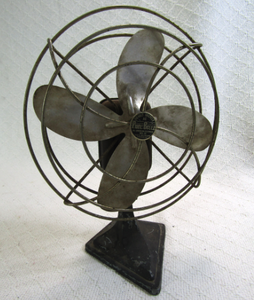 lot 572 image: Antique Pure Breez All American electrical mfg co. electric fan (cord is missing)