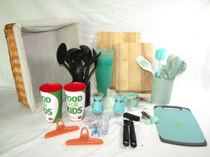 lot 611 image: Kitchen items, 2 utensil sets,cups, cutting boards, basket, plus