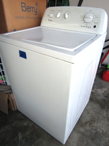 lot 567 image: Whirlpool washing machine model WTW4616FW1 (NOTE BUYERS MUST BRING OWN EQUIPMENT AND LABOR TO REMOVE THIS ITEM)