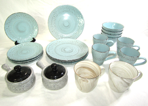 lot 652 image: Elama Embossed Stoneware Ocean Dinnerware Dish Set, 16 Piece, Hoomeet large coffee mugs, and lidded soup cups
