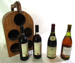 lot 660 image: Solid wood Wine carrierstorage and wine bottles (FOR COLLECTORS PURPOSES ONLY, WINE IN BOTTLES IS SOURED)
