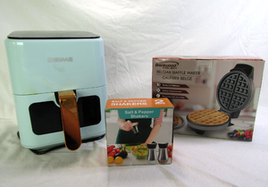 lot 679 image: Brentwood Select Belgium waffle maker, Deime air fryer, Salt & Pepper shaker set
