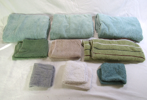 lot 707 image: Assorted bath towels, wash clothes, hand towels as shown