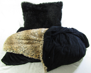 lot 704 image: Throw pillow and blanket