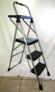 lot 689 image: Werner platform 3 step folding ladder