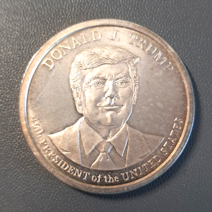 lot 703 image: .999 Silver one Troy ounce President Trump commemorative coin