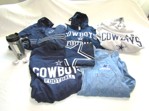 lot 590 image: Dallas Cowboys clothing & collectibles