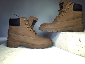 lot 12 image: Timberland sz 13.5 youth Boots