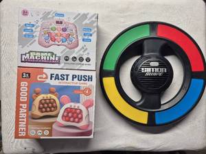 lot 31 image: Electronic Game Lot  Simon Swipe  Fast Push Pop Game  Puzzle Game (3 pcs)