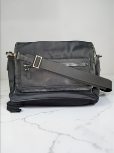lot 47 image: AUTHENTIC GUCCI Messenger bag