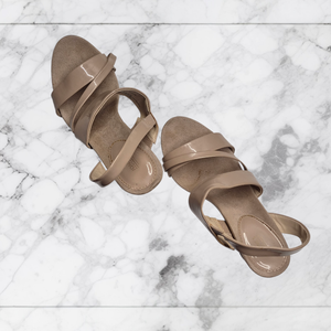 lot 52 image: Jones New York Wedge sandal nude tan sz 7.5m Betty style