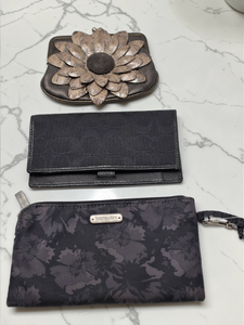 lot 73 image: BRIGHTON,COACH,AND BAGGALAINI WRISTLET POUCH