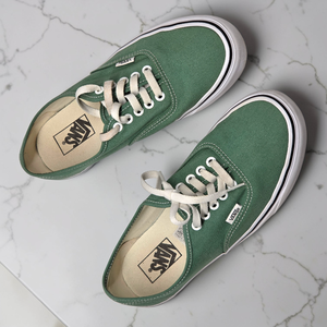 lot 95 image: Vans Green Low Top Sneakers  (MenWomen)8.5 men or 10 in Women