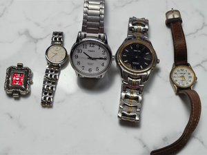 lot 107 image: Watch Lot (5)  2 Seiko, Timex Indiglo, Cherokee Leather &amp Geneva Fashion Watch