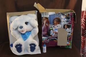 lot 26 image: Polar bear fur real box not in the best shape  took out of box so you could see the Bear