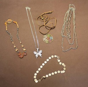 lot 28 image: Jewelry see image for details