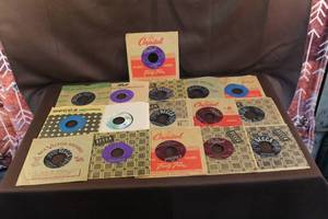 lot 59 image: collection of 7-inch 45 RPM vinyl records