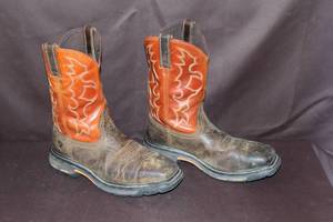 lot 63 image: Size 10 steel toe Ariat boots