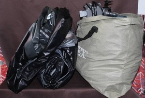 lot 68 image: 3 air mattresses and pump