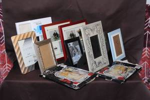 lot 90 image: Collection of picture frames