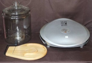 lot 106 image: Assortment of kitchen items see pictures for details