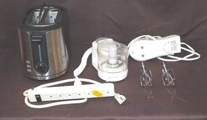 lot 107 image: Assortment of kitchen items see pictures for details